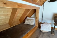 dovetail-log-house-where-you-can-stay-in-leavenworth.pacificcrestcabin12