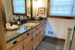 dovetail-log-house-where-you-can-stay-in-leavenworth.pacificcrestcabin13